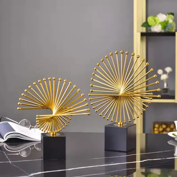 Umbra|Abstract Gold Table Decor